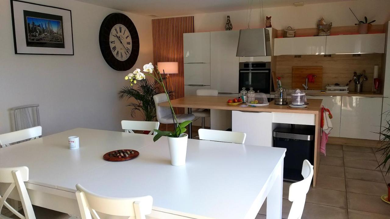 Dans Maison, Pres De La Mer, De L'espagne, Des Montagnes